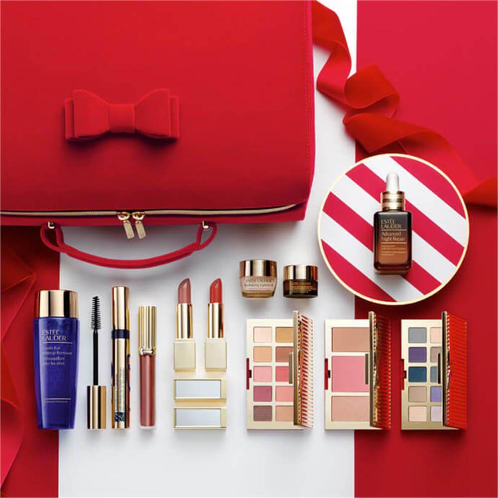 Estée Lauder 32 Beauty Essentials Gift Set Featuring a FullSize